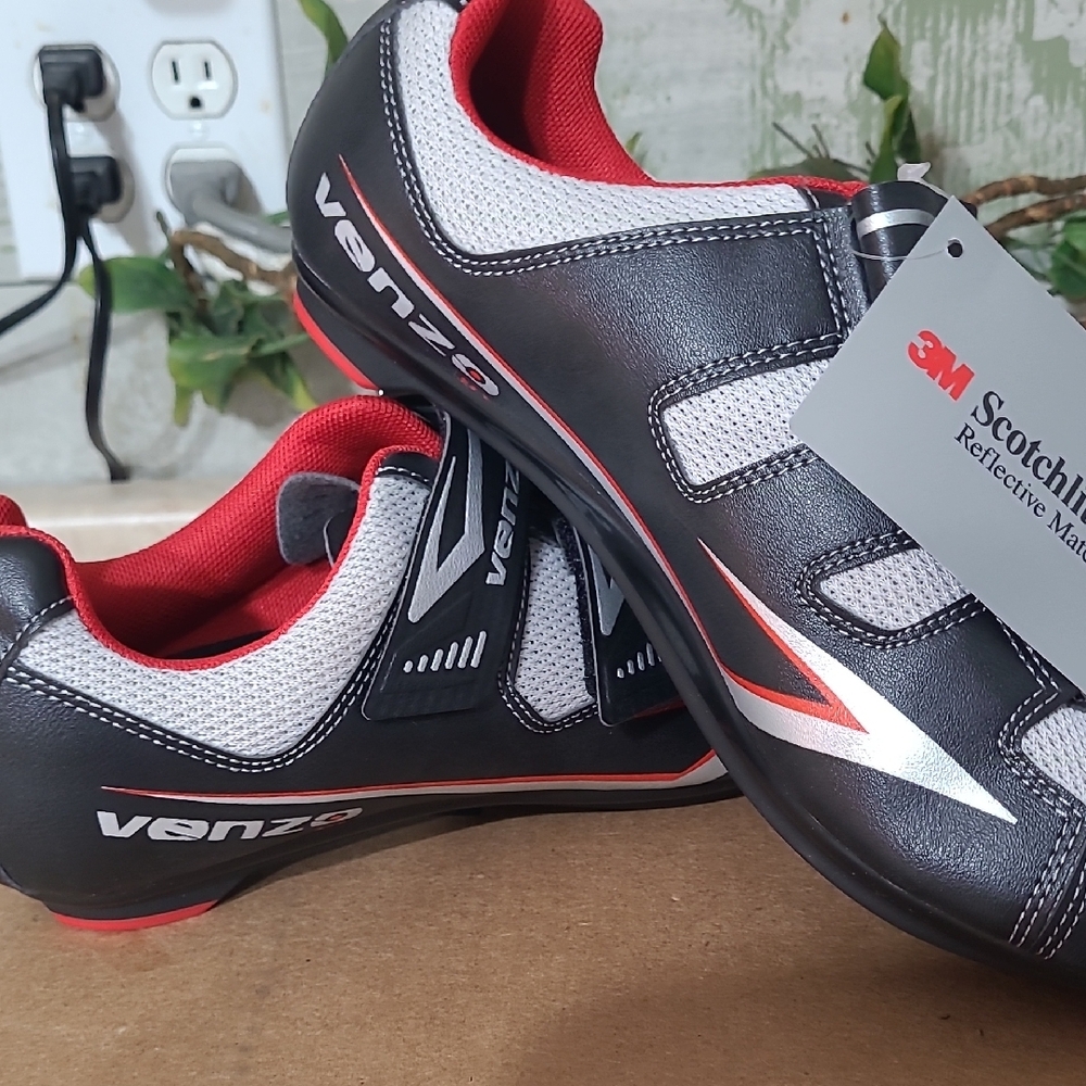 Venzo Cycling Shoes Men’s Size 8 / Women’s 9.5 Black Red 3M Reflective NEW